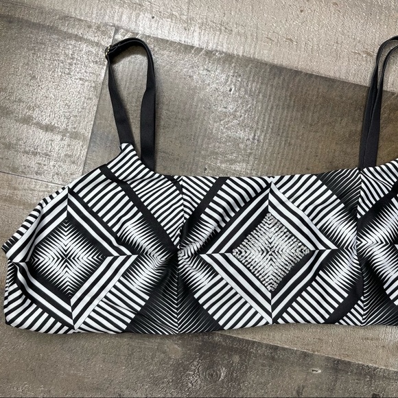 NWOT Pilyq Geometric Diamond Embroidered Lila Bikini Top size D - Picture 4 of 11